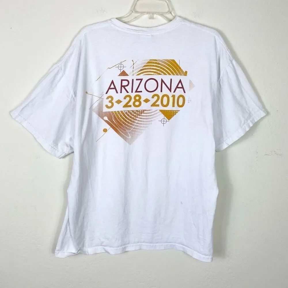 WWE 2010 Arizona Wrestlemania XXVI White & Red Graphic Tshirt Size XL